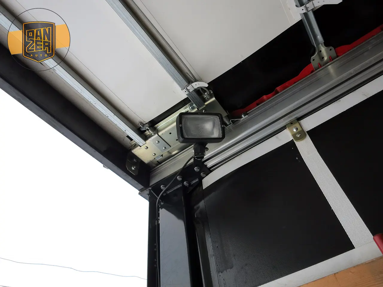 MAN TGM 12.290 BL, 2014 год, штора-борт 51м3, ворота - фото 14