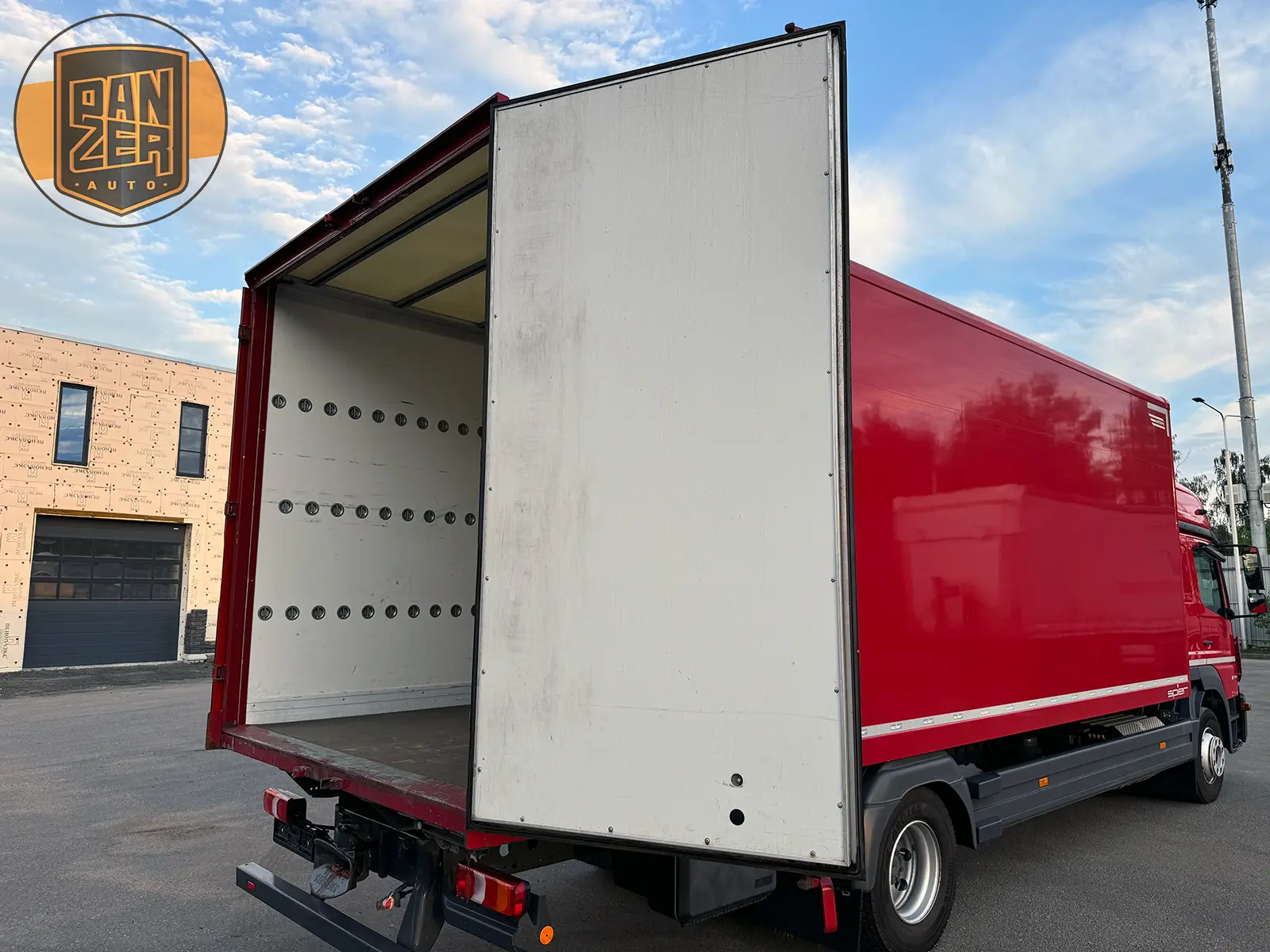 mercedes-benz atego 1230, 2019 год, фургон 18 палет с воротами 22