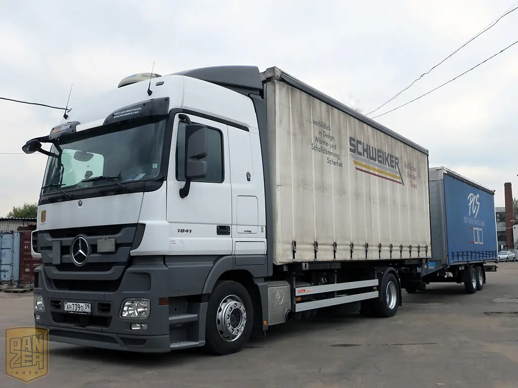 Автопоезд Mercedes Actros тентованный, 100 кубов, г/п 20 тонн. 2010 г. Без пробега по РФ! - фото