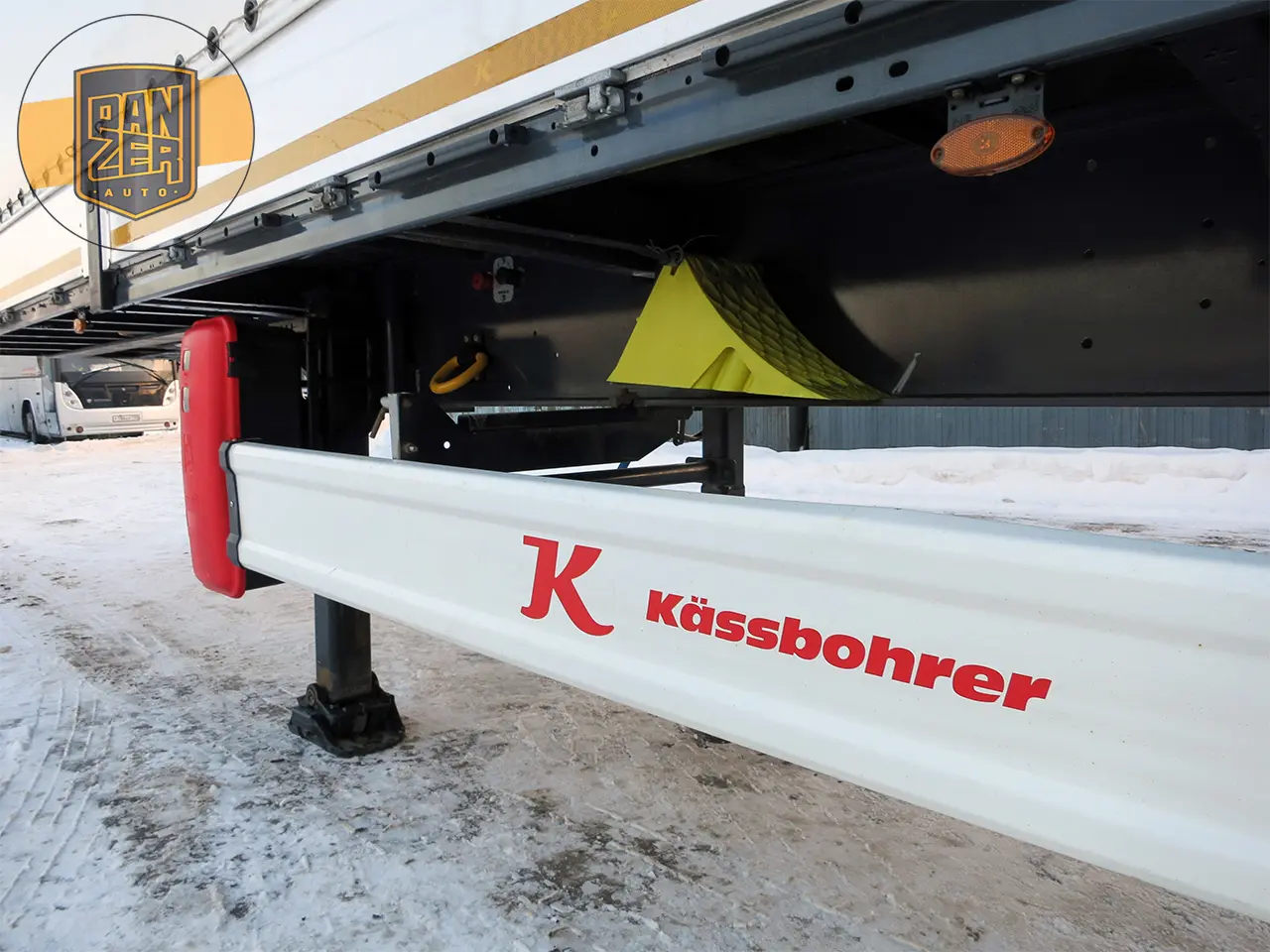 Kassbohrer XS, полуприцеп шторно-бортовой 91м3, 2015 г, оси SAF на коробах - фото 11