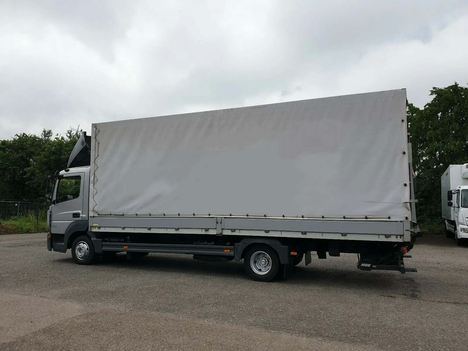 Mercedes Atego 823 L, 2015 год, борт-тент 45 м3 с боковой дверью, гидроборт, без пробега по РФ - фото 8