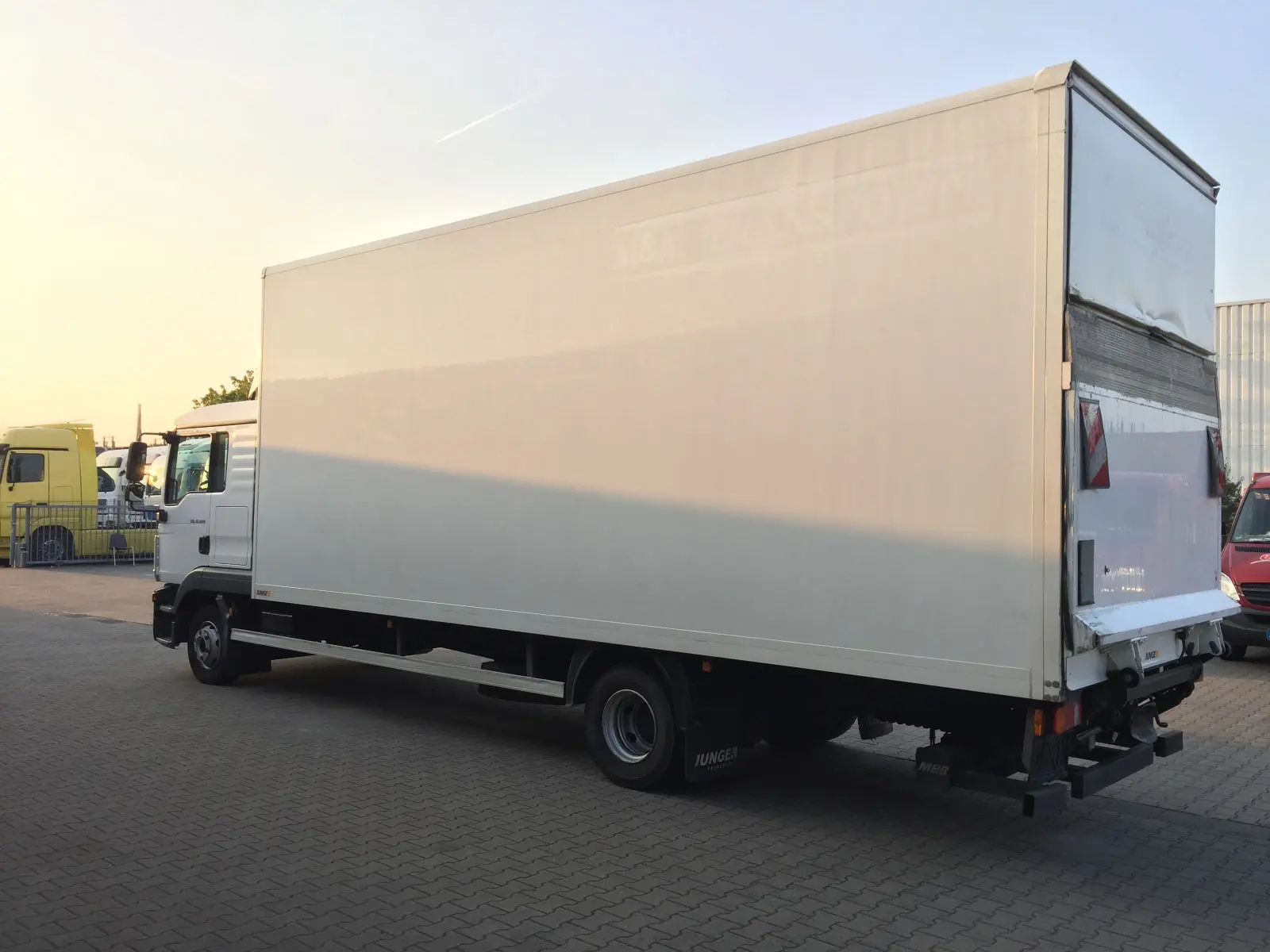 MAN TGL 12.220 BL,  фургон 7.2м, гидролифт, без пробега по РФ - фото 8