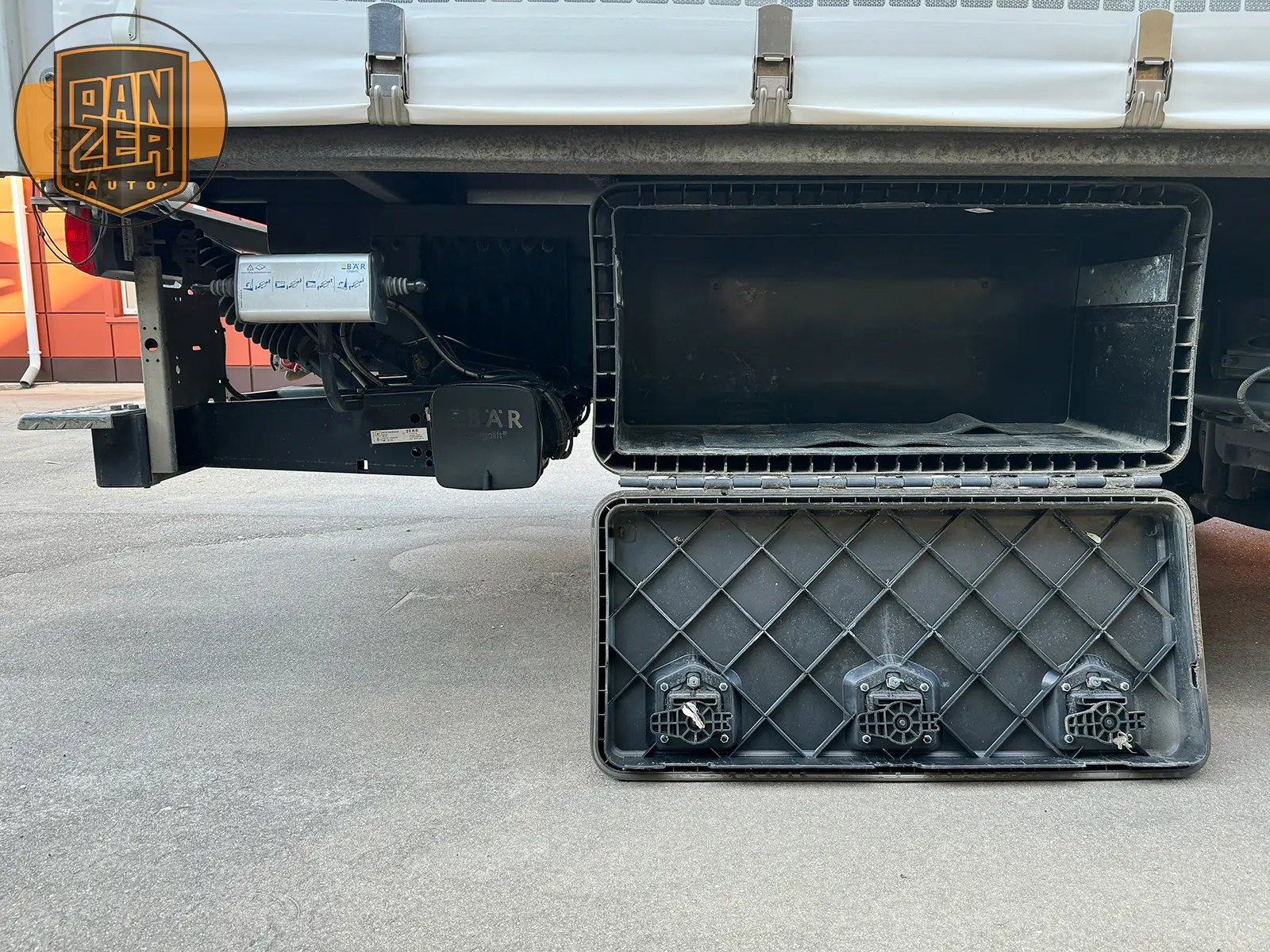Mercedes-Benz Atego 1230, 2018 год, штора 50 м3, гидроборт, 2 спальника 15