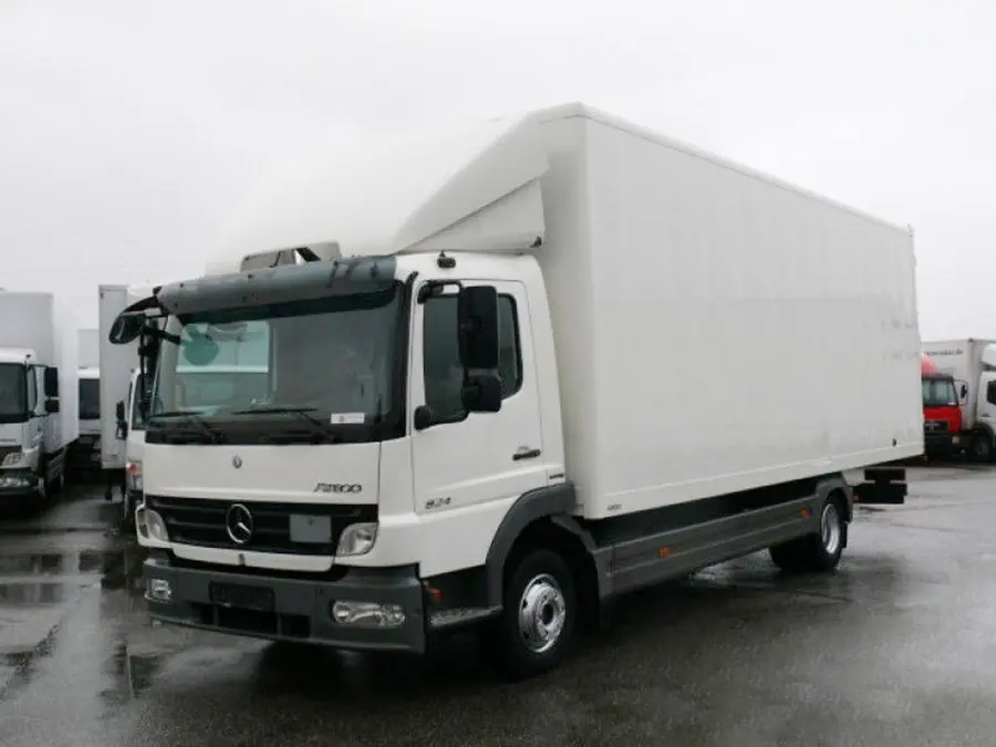 Фургон Mercedes Atego 824, длина 7.2м, ворота, без пробега по РФ - фото