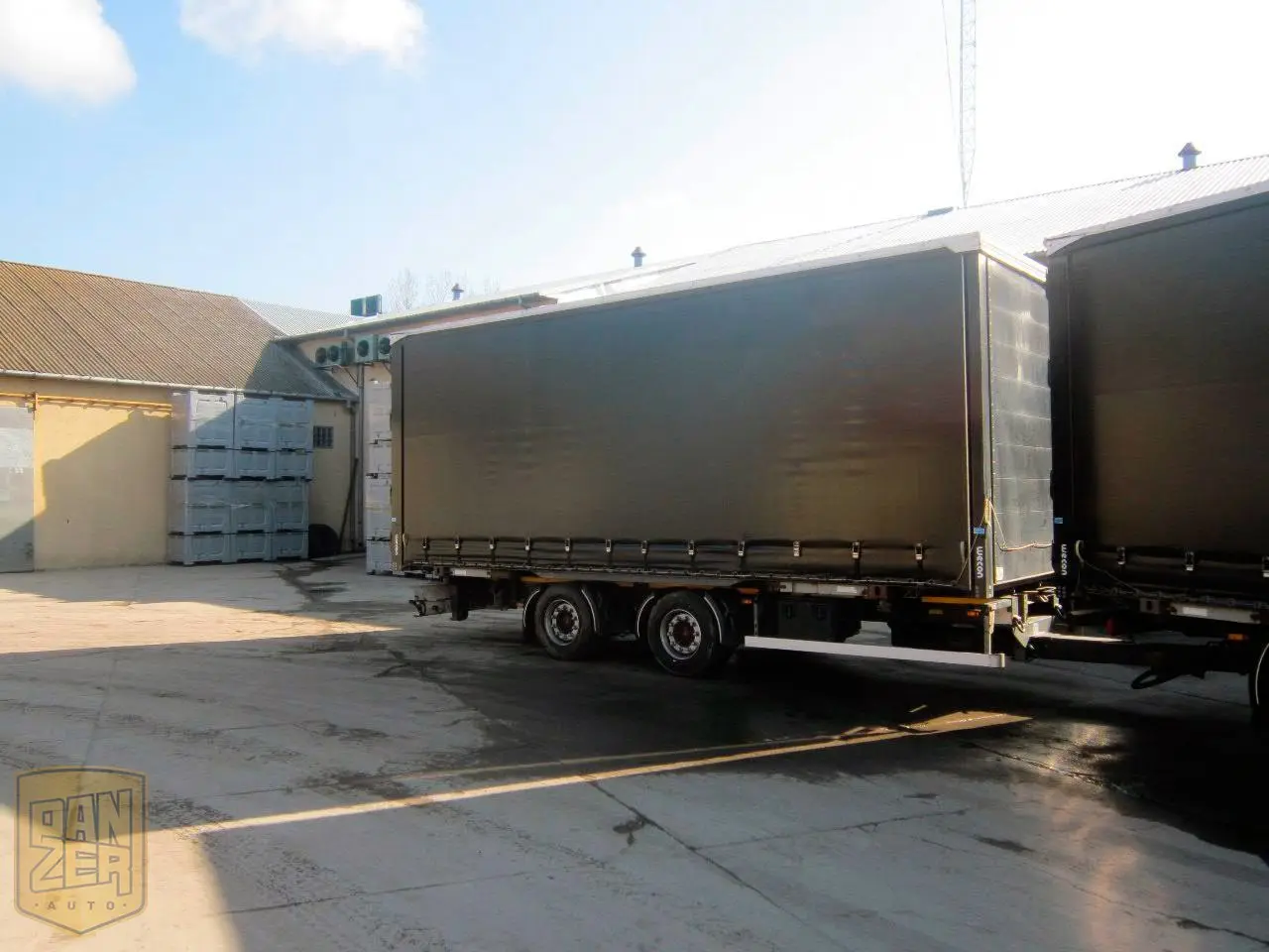 Автопоезд 120 кубов Scania R420 + прицеп-тандем, штора, 2011г, общая г/п 31т, 2 спальника. - фото