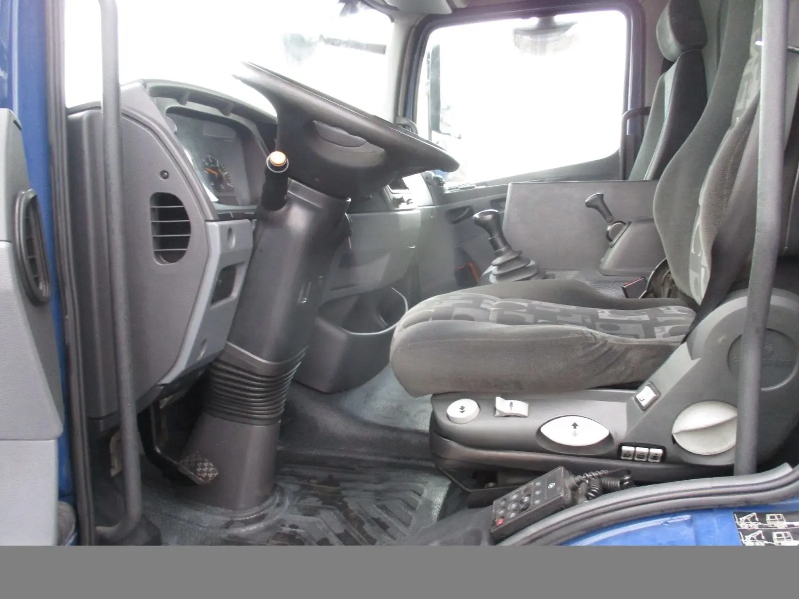 Mercedes Atego 1222L, реф 43м3, гидролифт+ворота, без пробега по РФ - фото 5