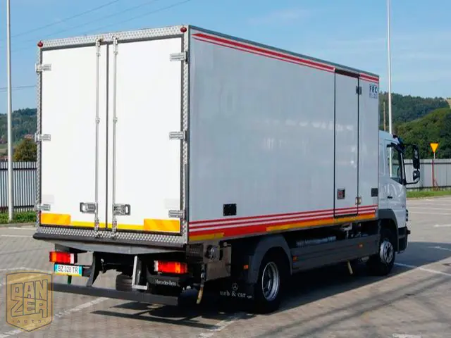 Рефрижератор Mercedes Atego 1224L, спальник, фургон с воротами. Г\п 7т - фото 6