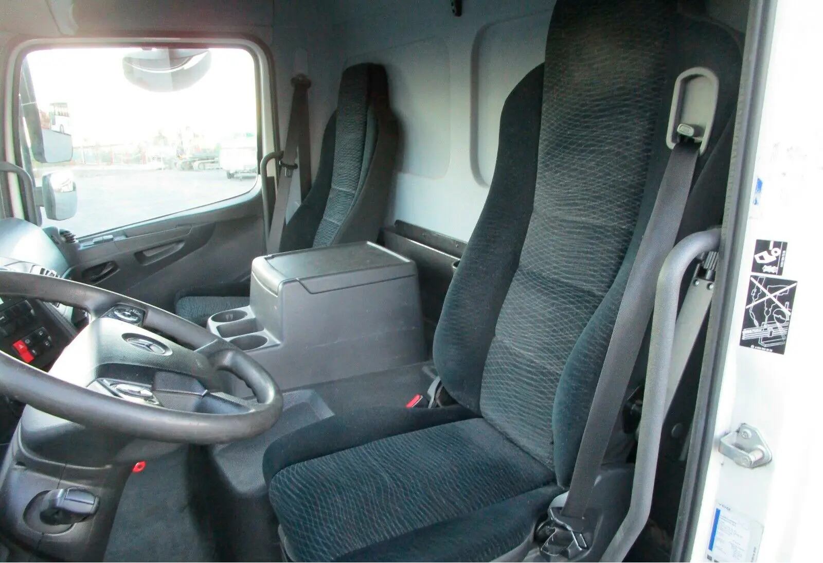 Mercedes Atego 1221 L NEW, 2015 год, фургон 47 м3, высота 2.67м, гидролифт - фото 3