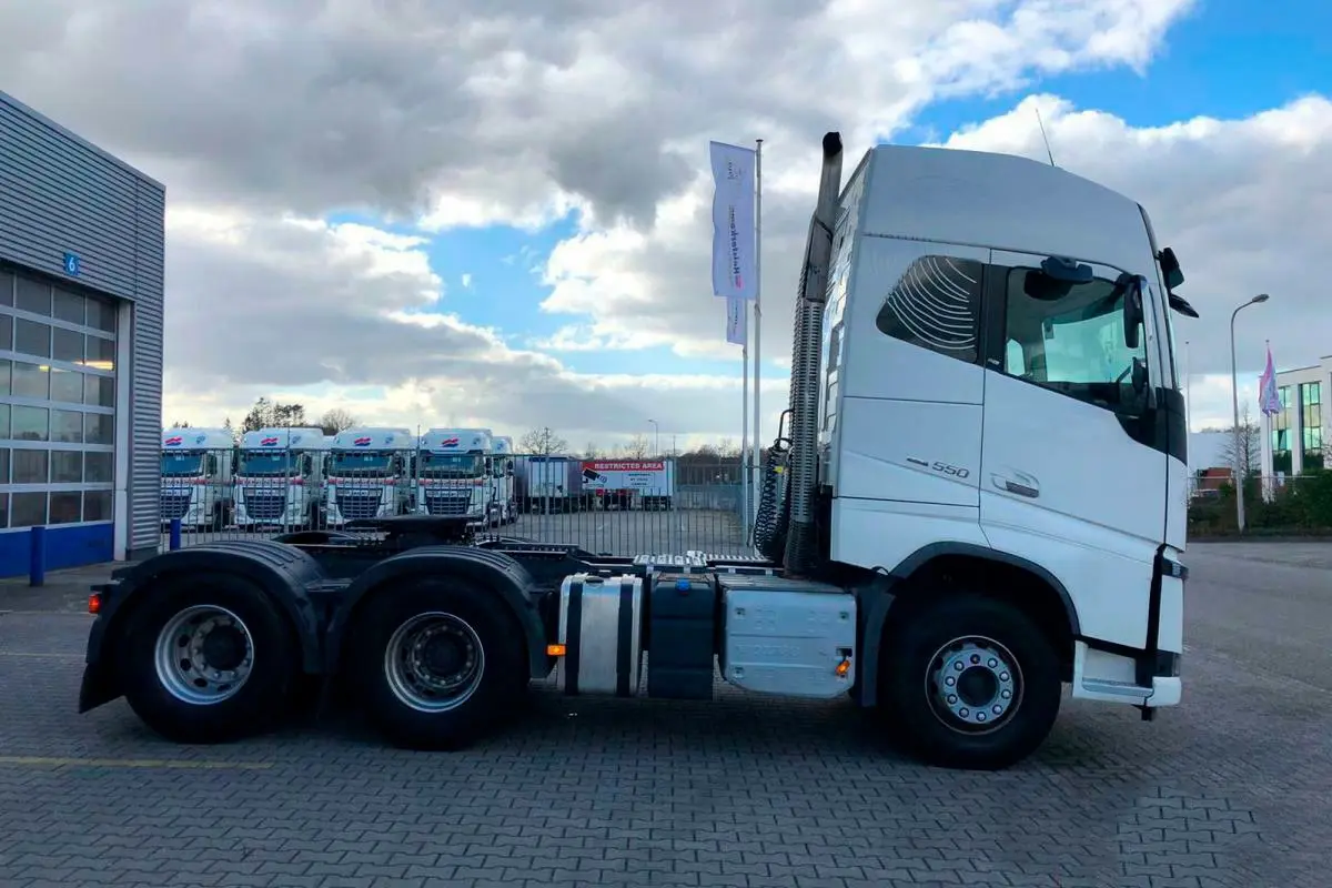 Тягач Volvo FH16 550, 6х4, 2015 год, пневмоподвеска, без редукторов, без пробега по РФ - фото-детальных 7