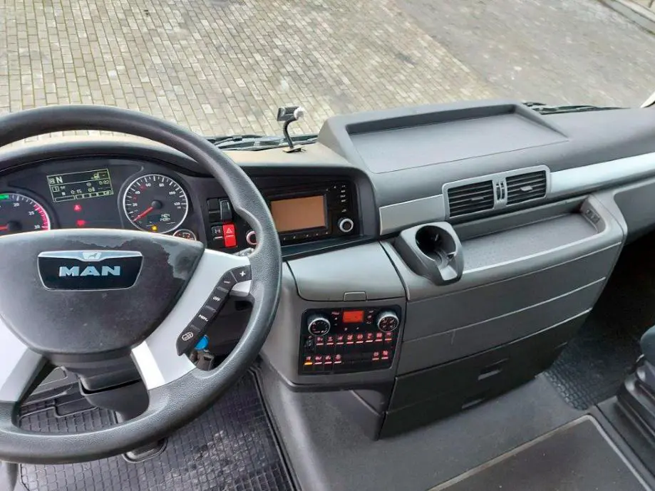 Кубовик MAN TGX 26.440, 6х2, 2015 год, штора 71 куб, 24 европалета, гидроборт, без пробега по РФ - фото 5