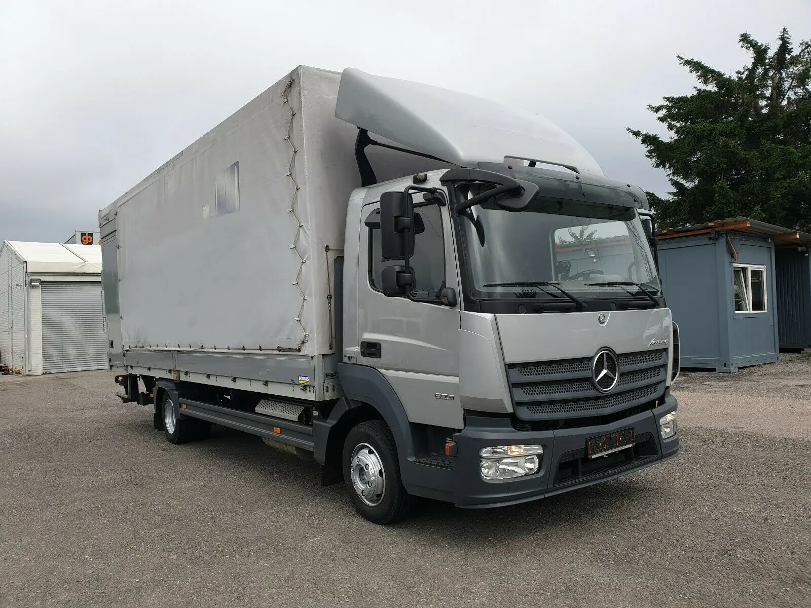 Mercedes Atego 823 L, 2015 год, борт-тент 45 м3 с боковой дверью, гидроборт, без пробега по РФ - фото 7