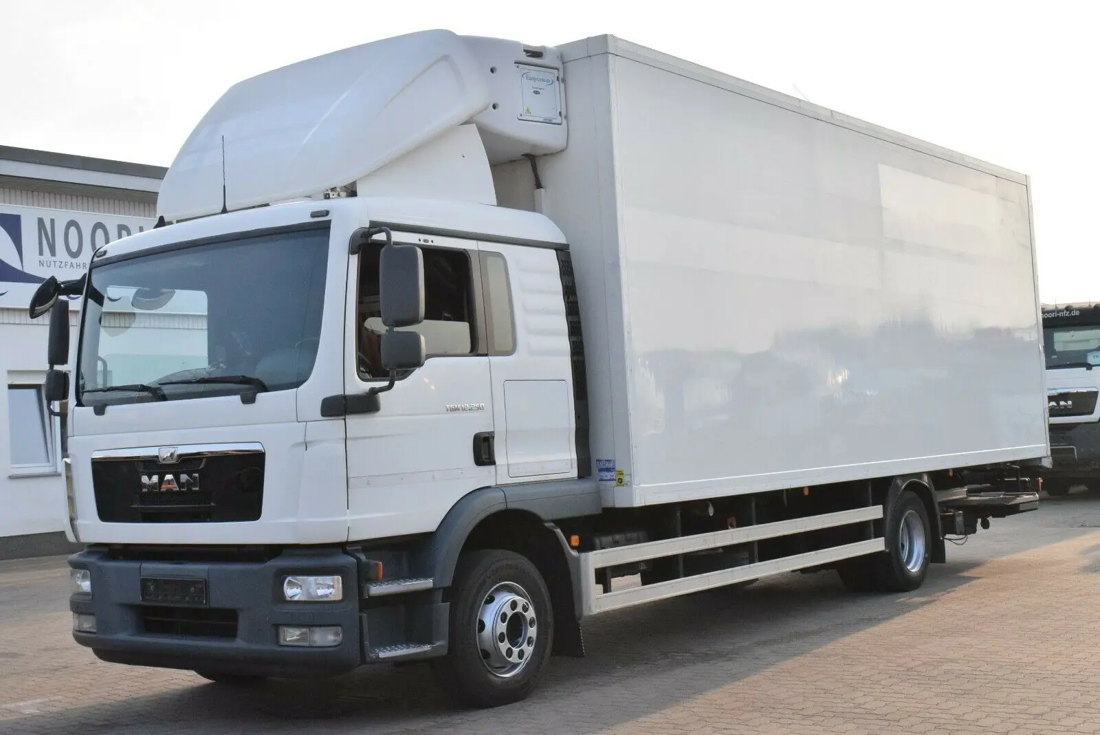 MAN TGM 12.250 BL, рефрижератор мультитемпературный 51 м3, Евро-5, спальная кабина, гидролифт - фото 8