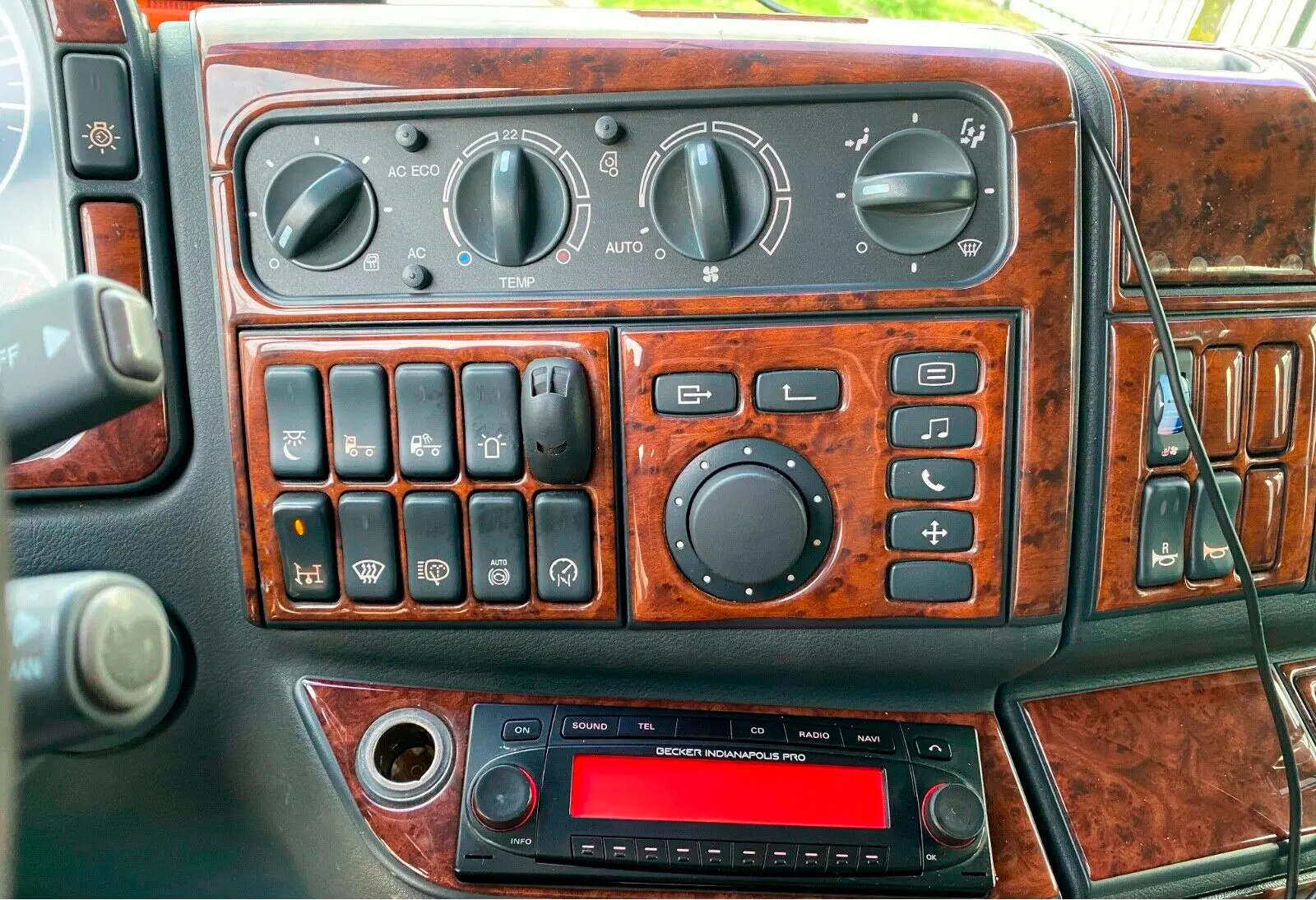 Автовоз на 3 авто MAN TGL 12.240 BL, спальная кабина, без пробега по РФ - фото 4