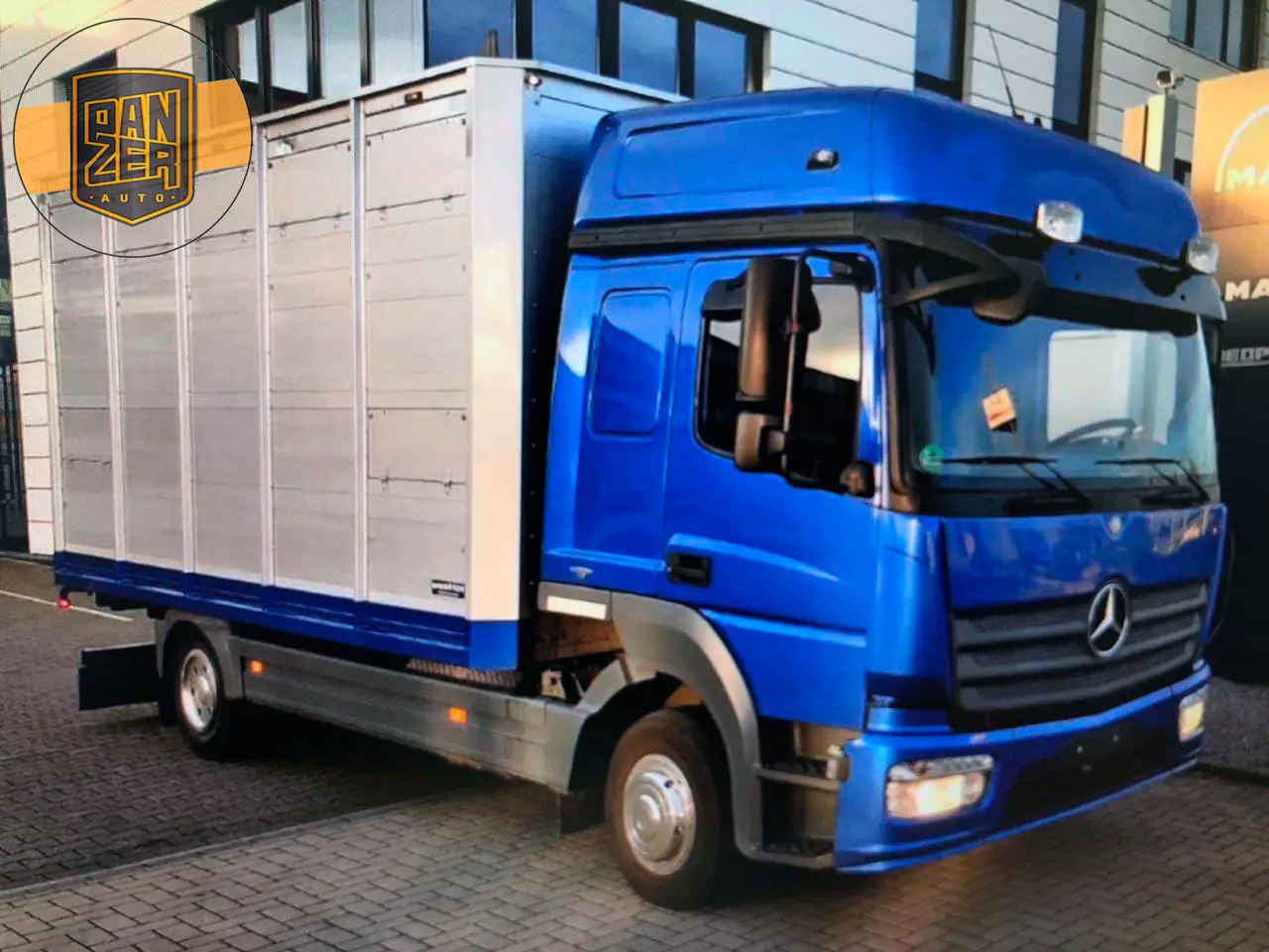 Грузовик для перевозки животных Mercedes Atego 1023, 2014 год, алюминиевый скотовоз 28 м3 - фото