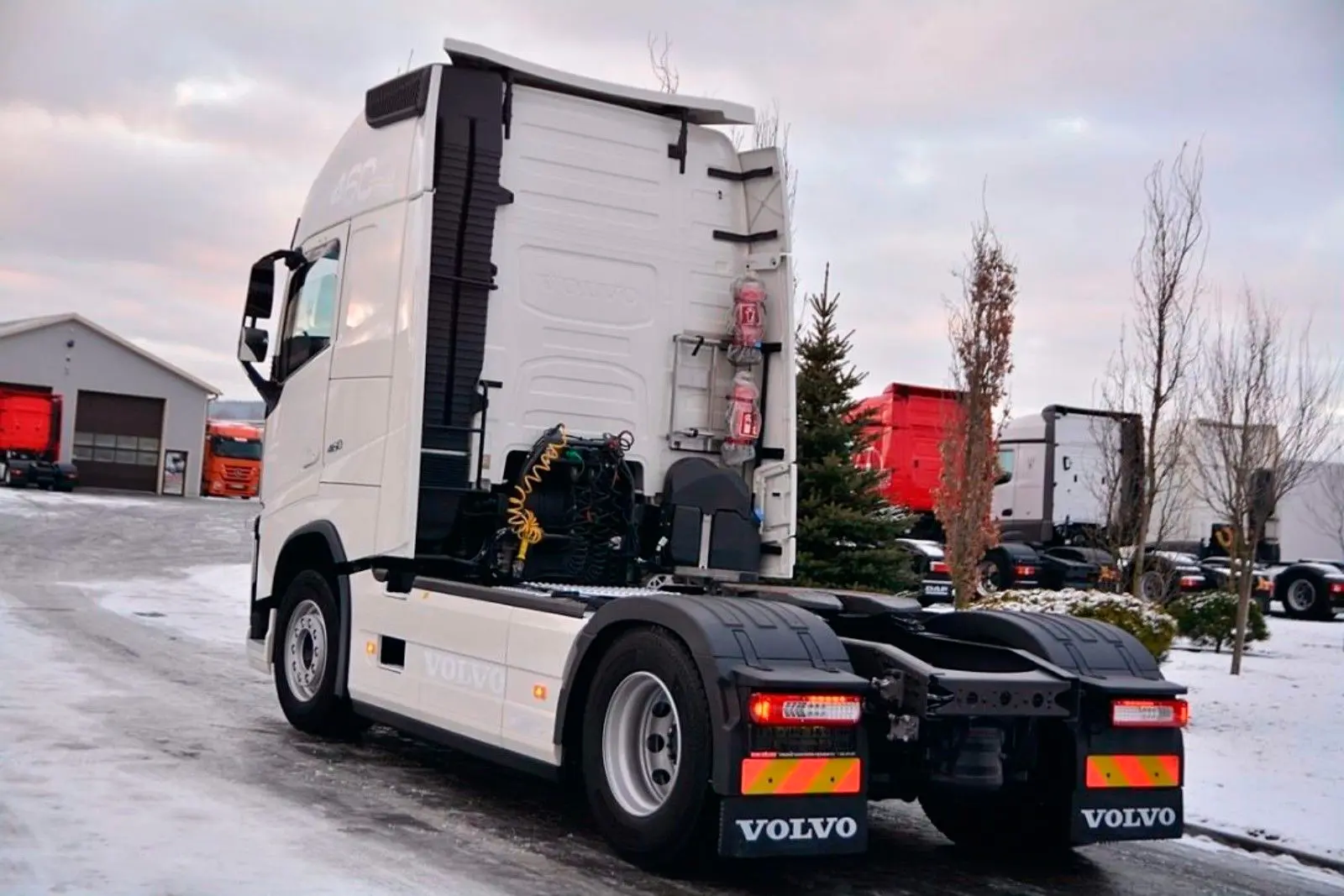 Тягач Volvo FH 460, 2016 год, 469 л.с., кабина Globetrotter XL, без пробега по РФ - фото-детальных
