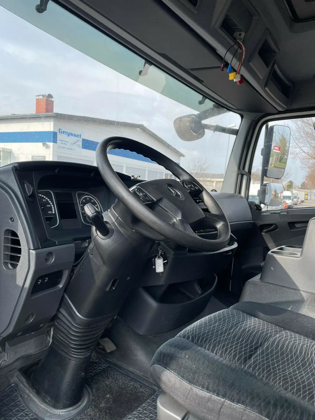 Фургон Mercedes Atego 1221 L, 2015 год, боковая дверь, 18 палет, гидролифт, без пробега по РФ - фото 3