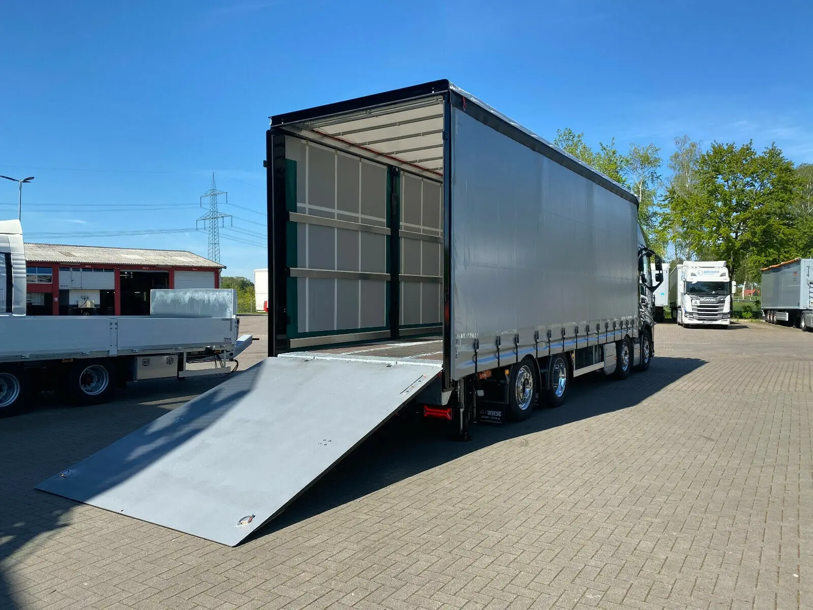 Новый Volvo FH500, 8x2, штора 61 м3, гидроборт 9 тонн, паспортная г/п 17 тонн - фото 4