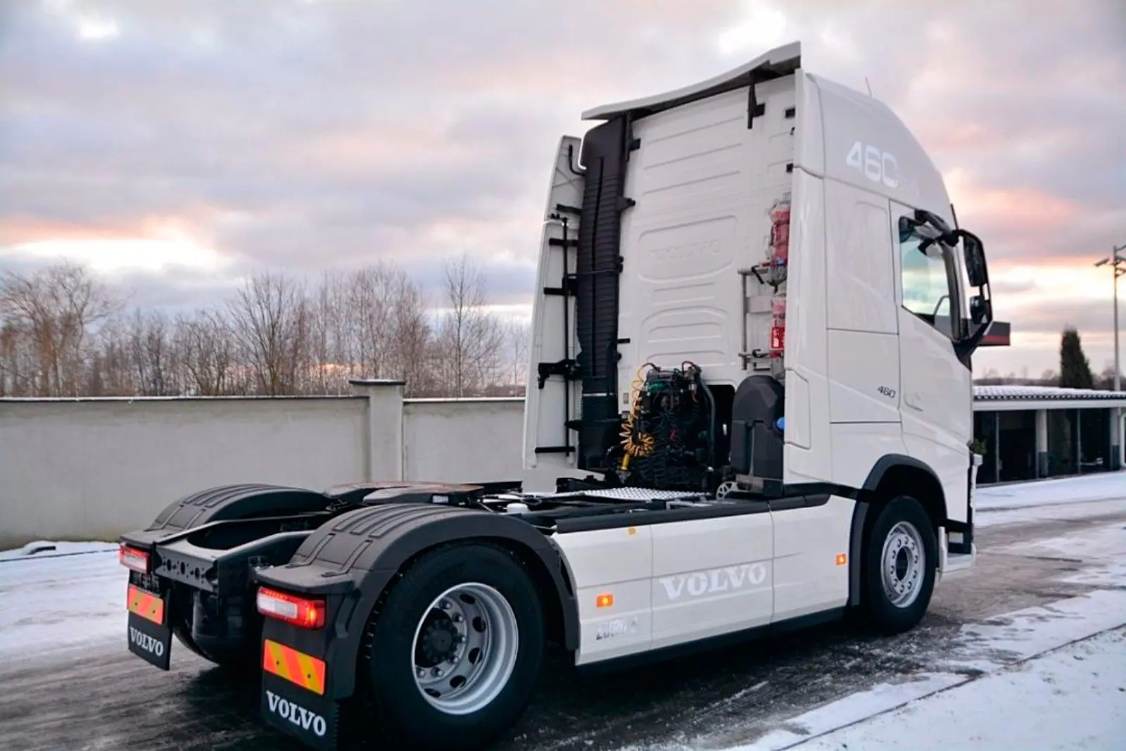 Тягач Volvo FH 460, 2016 год, 469 л.с., кабина Globetrotter XL, без пробега по РФ - фото-детальных 2