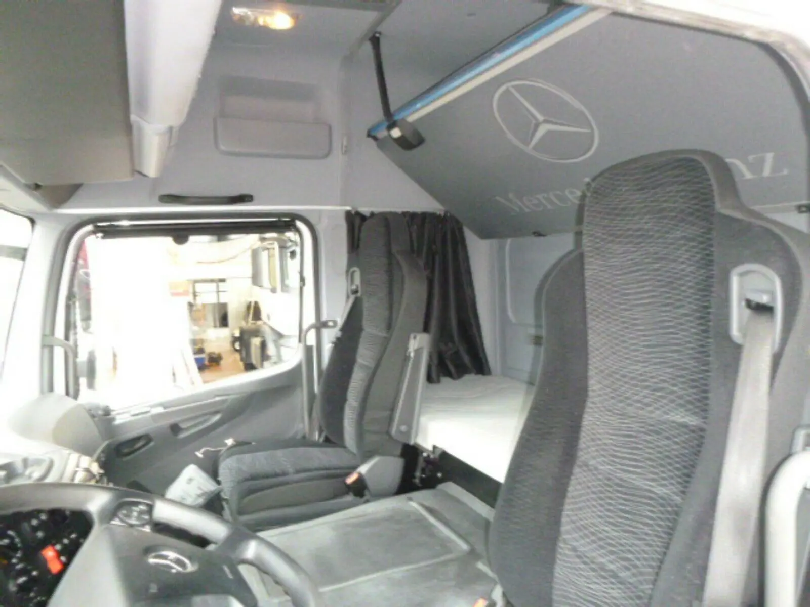 Mercedes Atego 1230L NEW, 12/2015 год, фургон 43 м3, гидролифт, 2 спальных места - фото 3