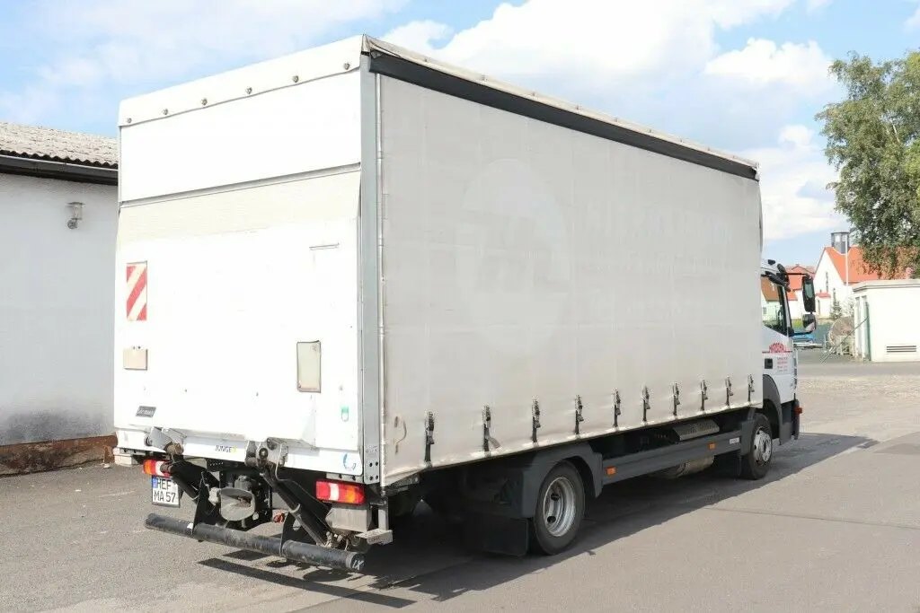 Mercedes Atego 818 L, 2015 год, штора 38 м3, гидроборт, верх сдвижной, без пробега по РФ - фото