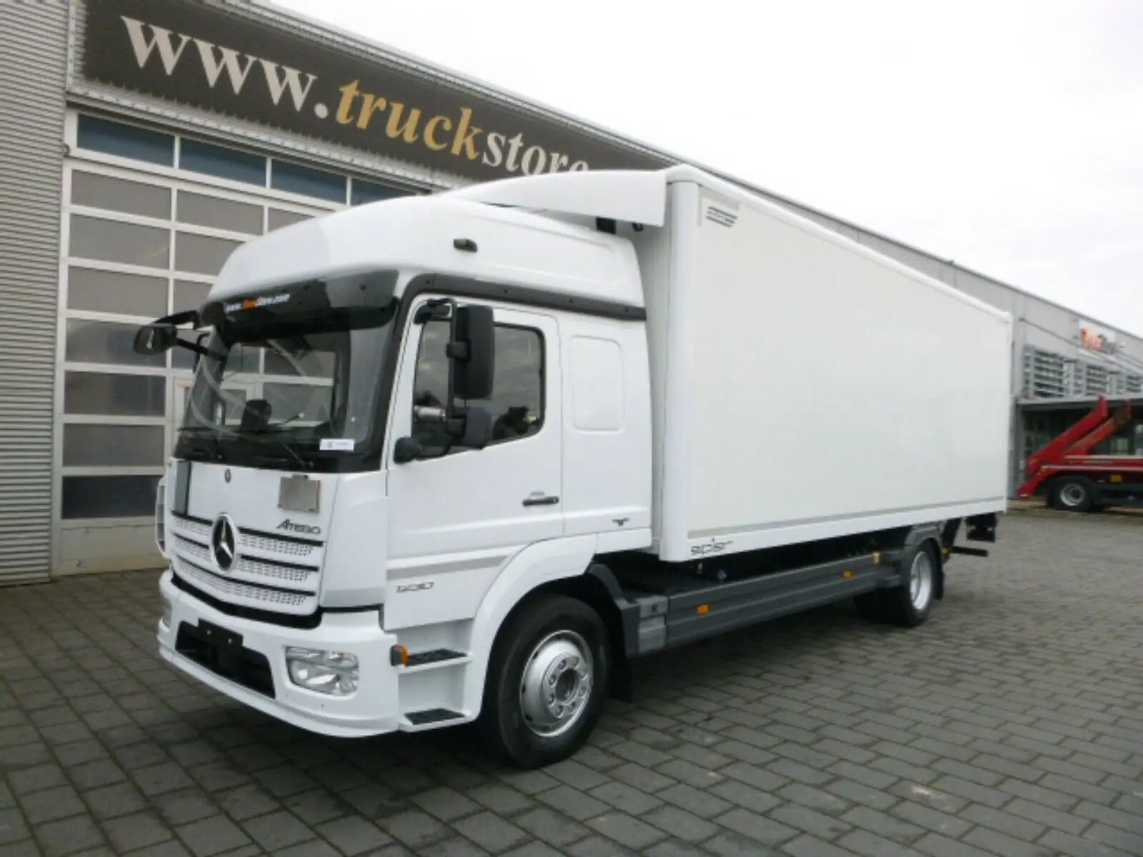 Mercedes Atego 1230L NEW, 12/2015 год, фургон 43 м3, гидролифт, 2 спальных места - фото 7
