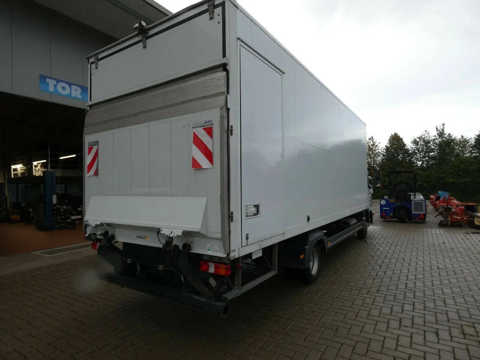 Фургон Mercedes Atego 818 L, 2016 год, боковая дверь, 18 палет, гидролифт, без пробега по РФ - фото 8
