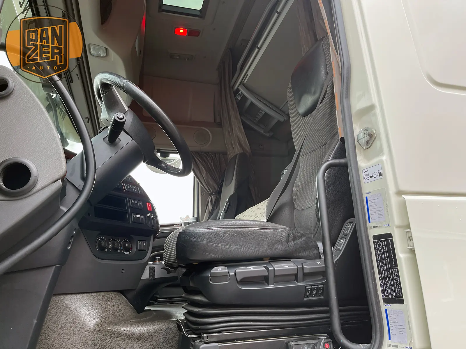 daf xf 510 тягач 6х2, задняя спарка, кабина суперспейс 3