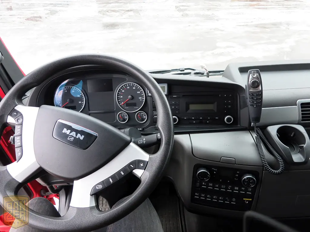 MAN TGX 26.440, тент-штора 52м3, 6х2, 16 тонн, 2011г, высокая кабина - фото 6
