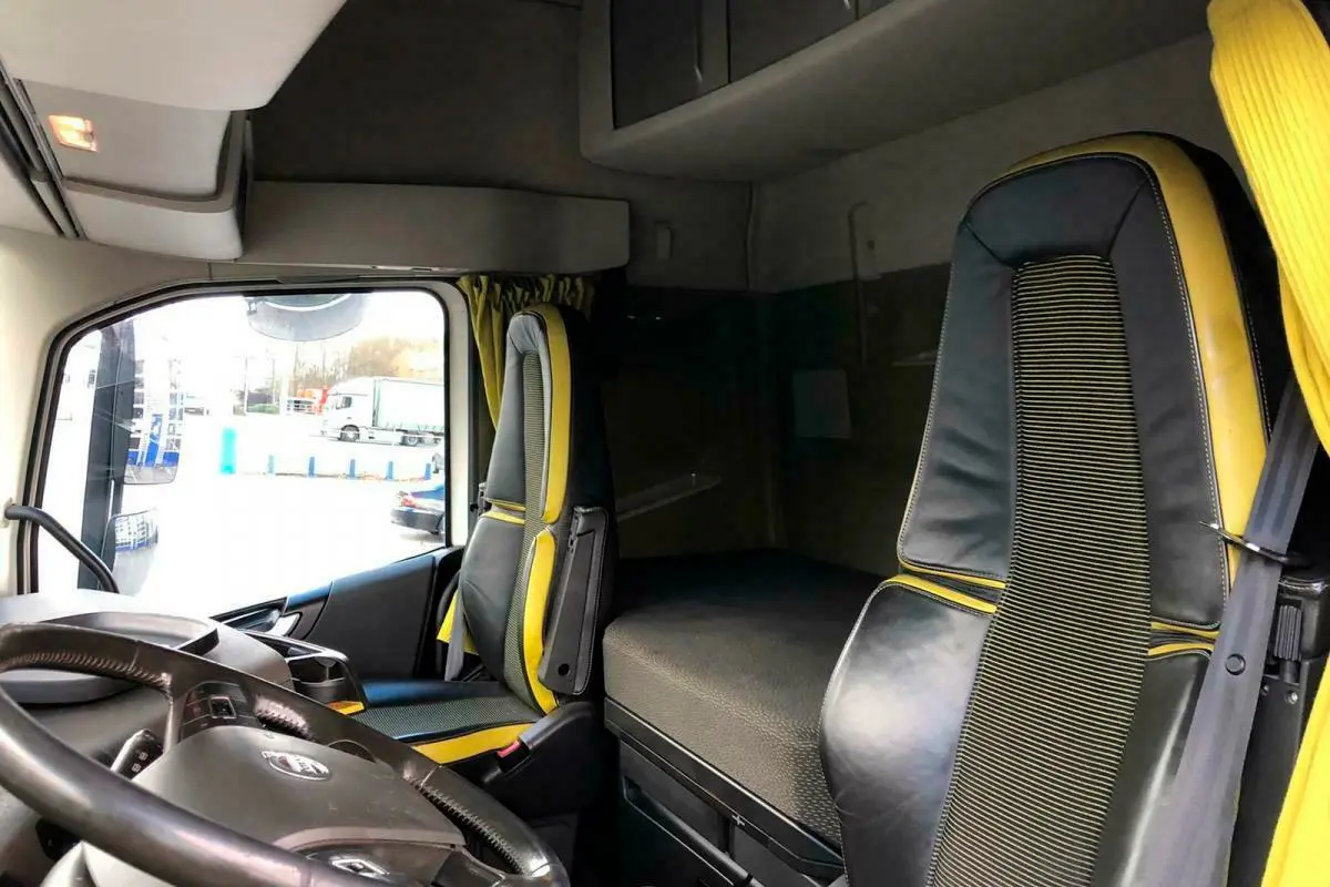 Тягач Volvo FH16 550, 6х4, 2015 год, пневмоподвеска, без редукторов, без пробега по РФ - фото-детальных 3
