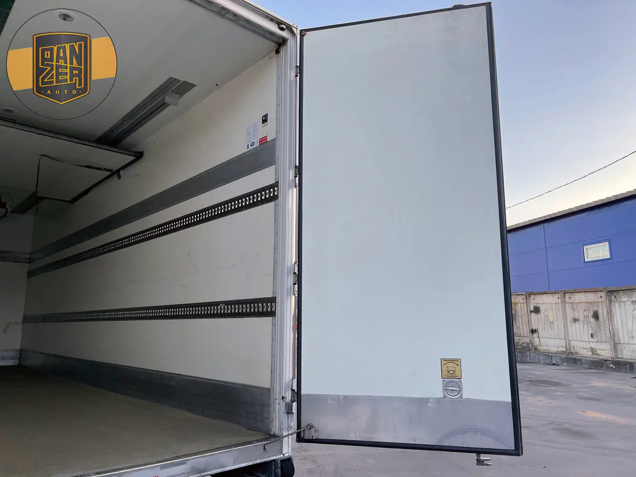 MAN TGM 12.250 BL, рефрижератор битемпературный 51 м3, Евро-5, спальная кабина, гидролифт - фото 24
