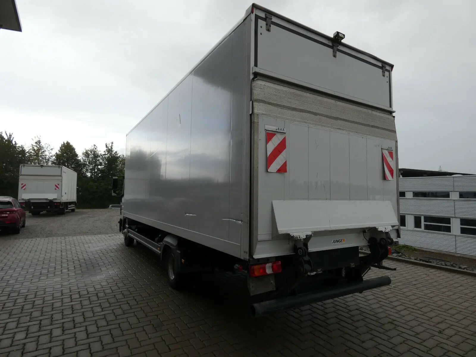 Фургон Mercedes Atego 818 L, 2016 год, боковая дверь, 18 палет, гидролифт, без пробега по РФ - фото