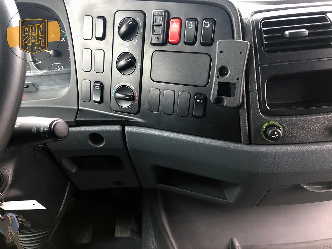 Mercedes Atego 1224L, 02/2013г, штора 50 м3, гидролифт, 2 спальника - фото 21