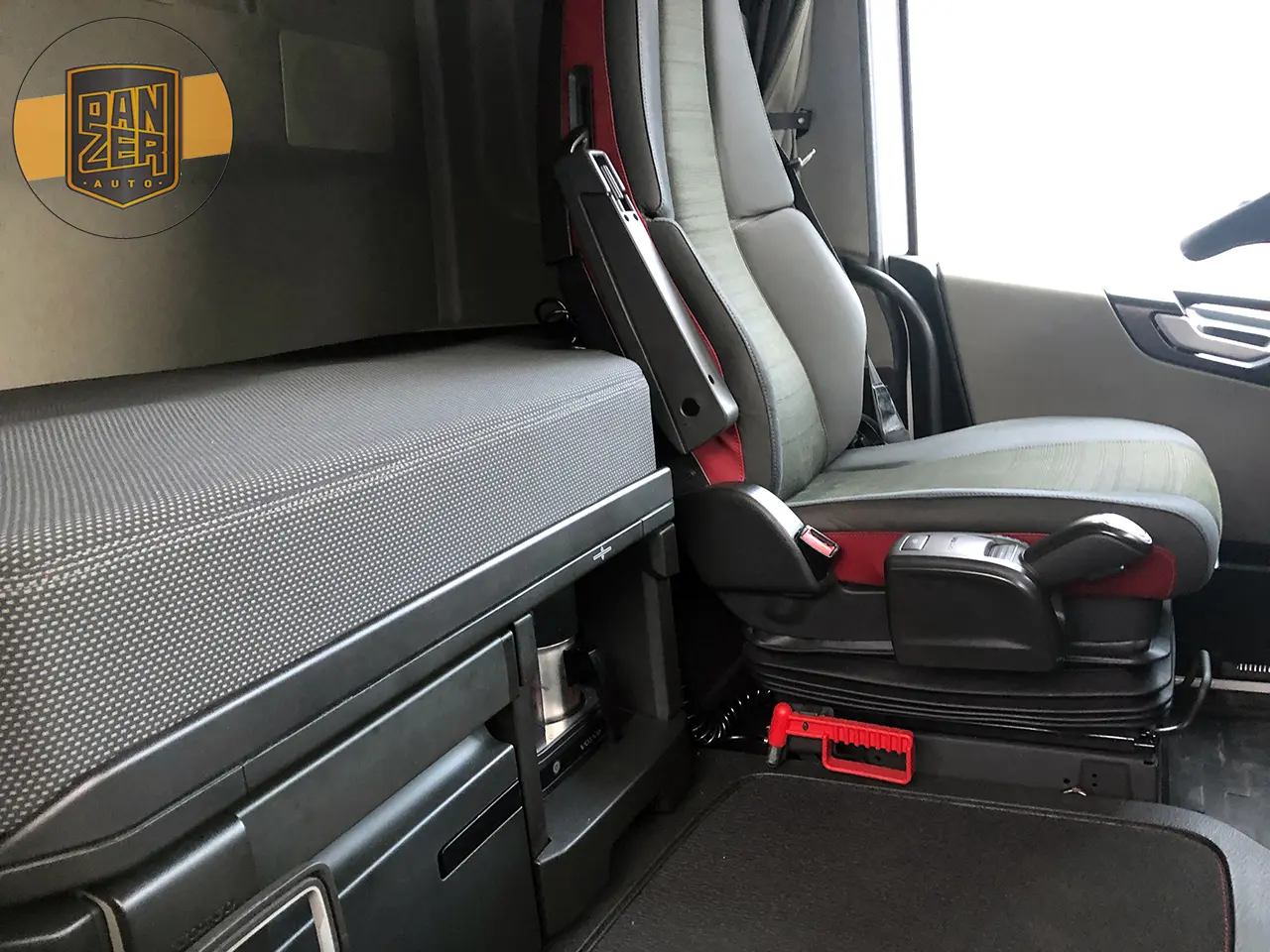 Тягач Volvo FH 500, 2018 год, 6х2, Globetrotter XL, без пробега по РФ - фото-детальных 15