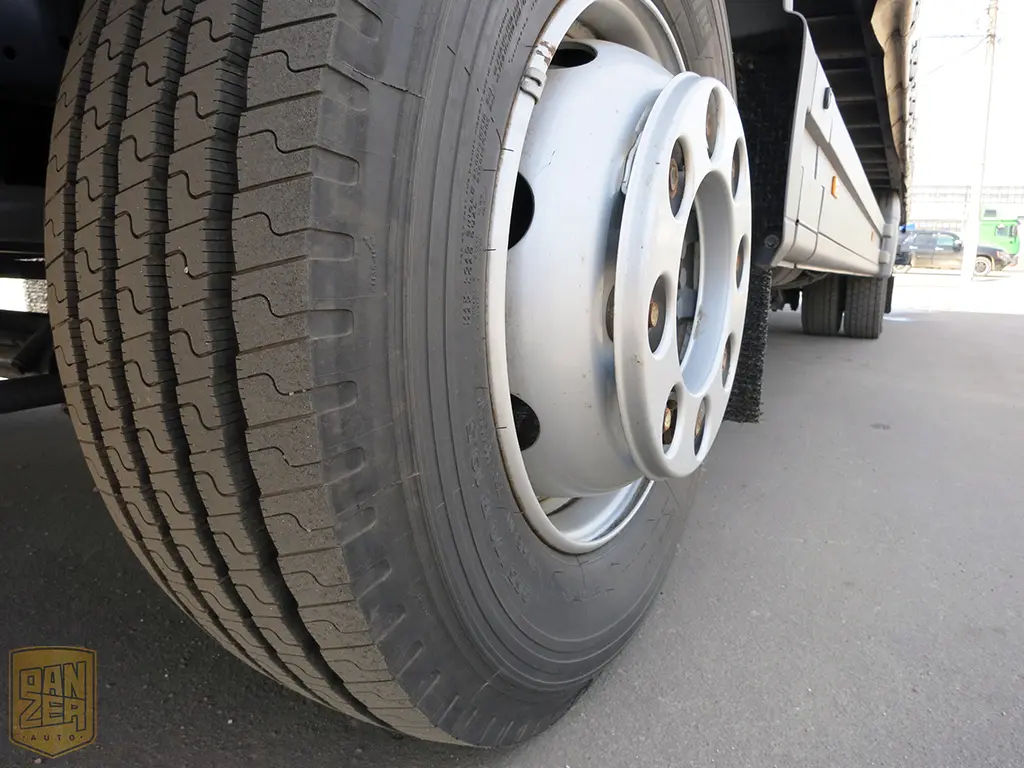 Mercedes-Benz Atego 1229L, 2012г, штора 48м3, гидролифт, 2 спальника - фото 4
