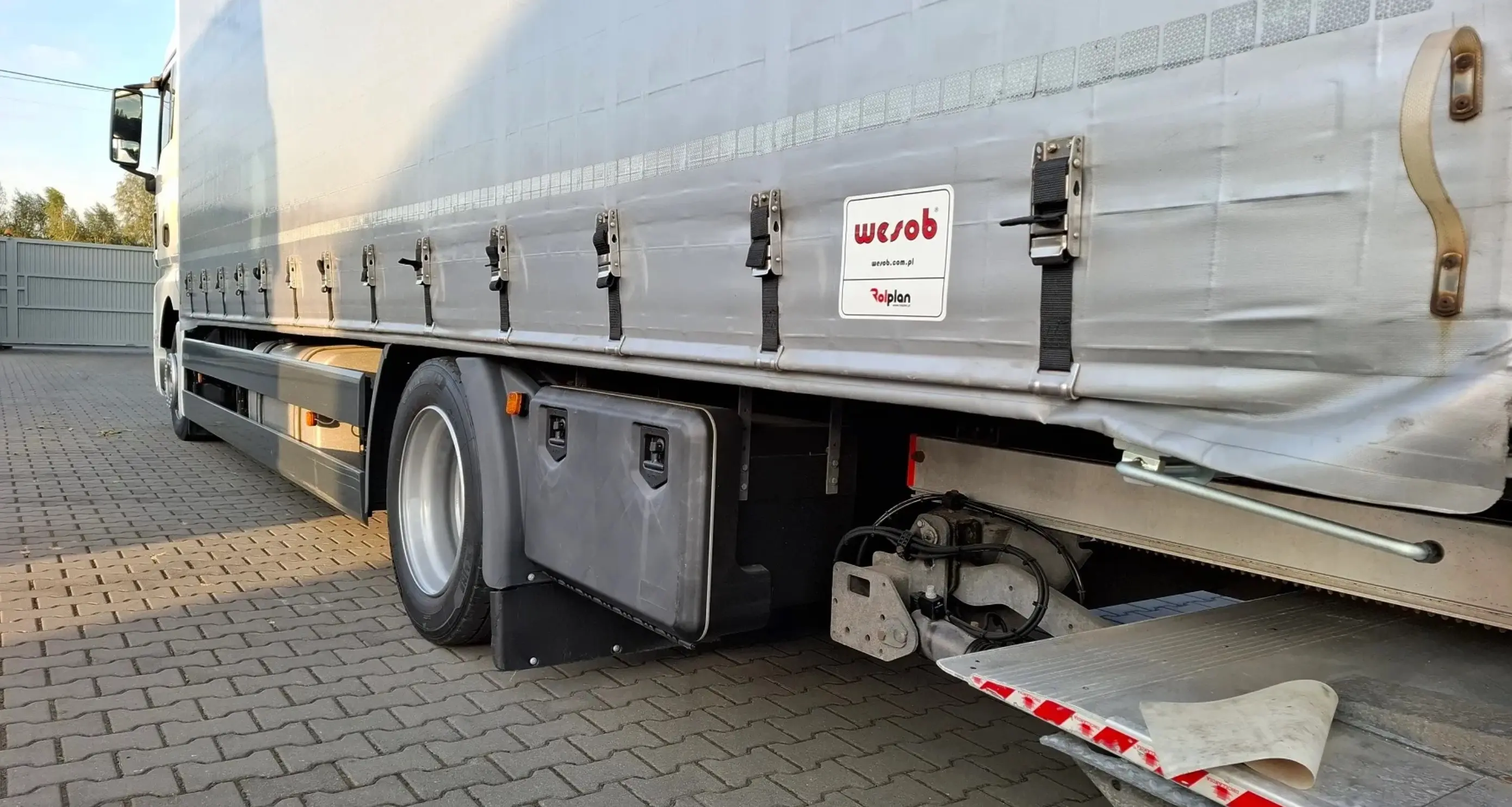 man tgx 18.360, 2019 года, штора 20 палет, ворота и гидроборт 15