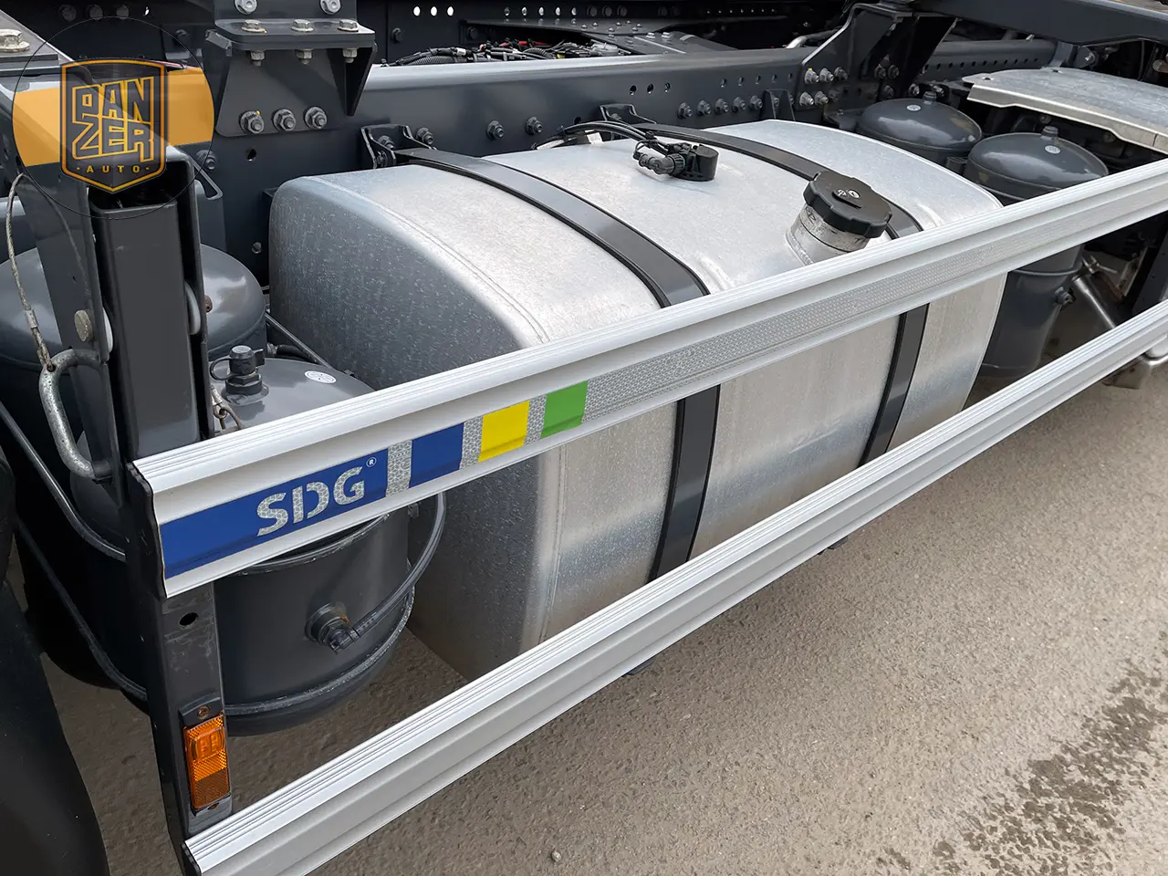 Контейнеровоз BDF DAF XF480 из Германии, 2018г, Super Space Cab, гидроборт - фото 13