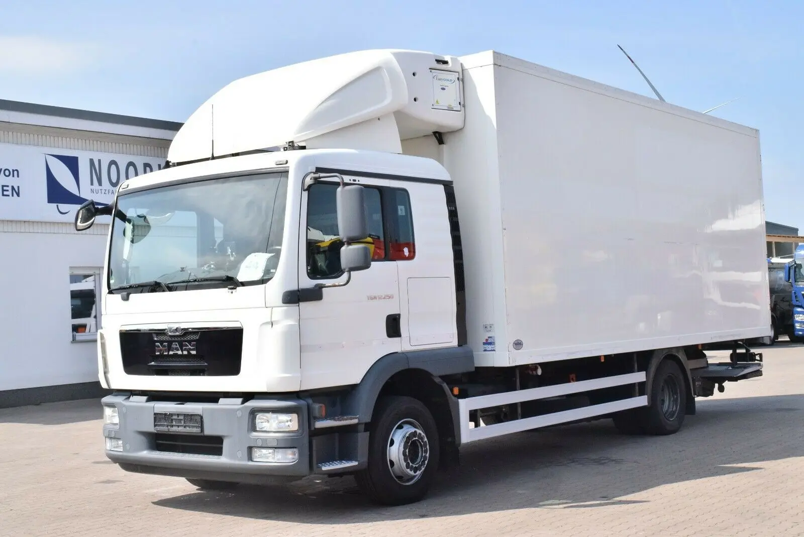 MAN TGM 12.250 BL, рефрижератор мультитемпературный 40 м3, Евро-5, спальная кабина, гидролифт - фото 7