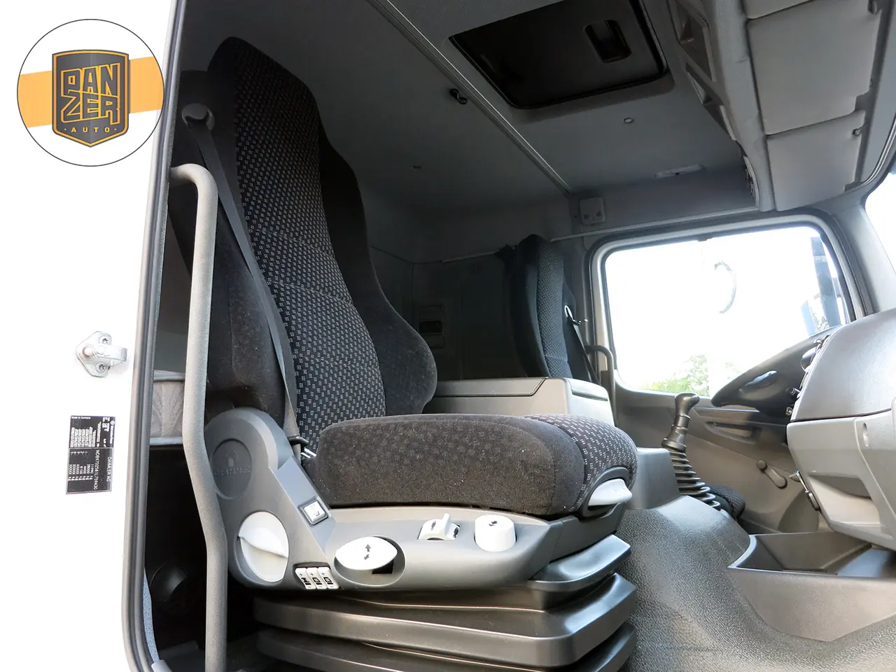 Mercedes Atego 1229L, 2013г, штора 48 кубов, ворота - фото 14