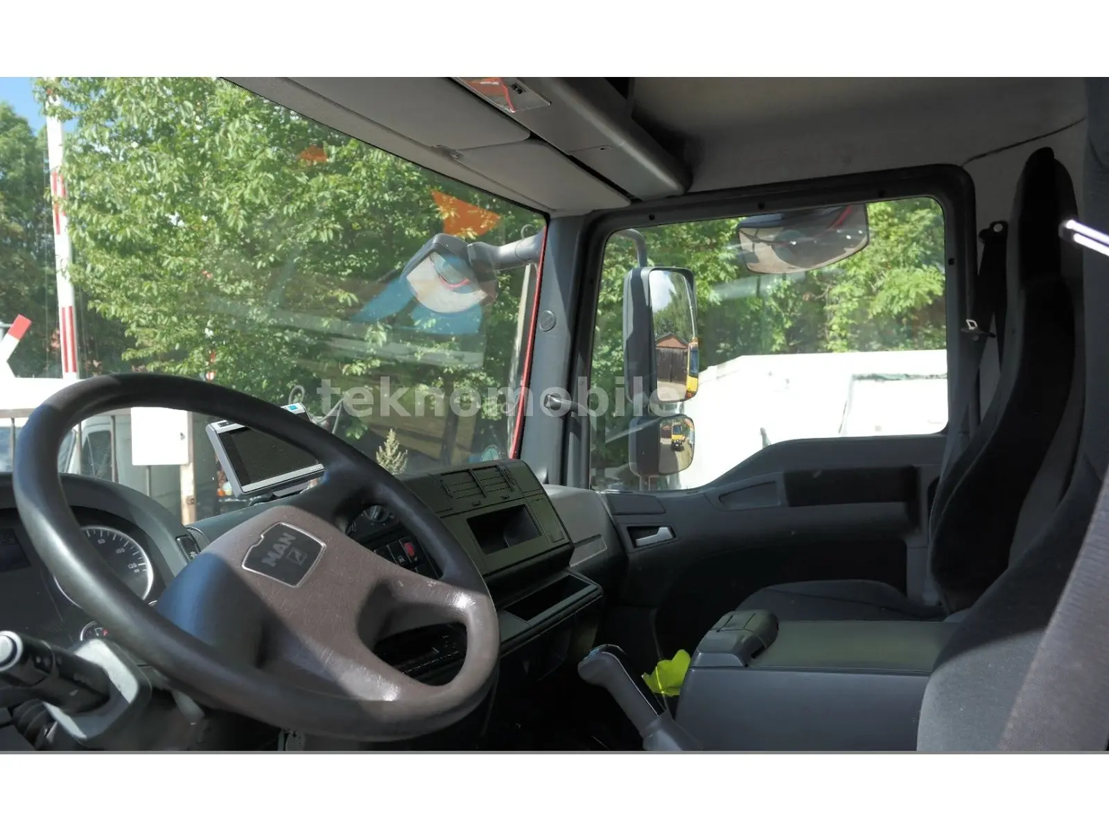 MAN TGL 8.180 BL, борт-тент, длина 7.2м, гидролифт,  без пробега по РФ - фото 3