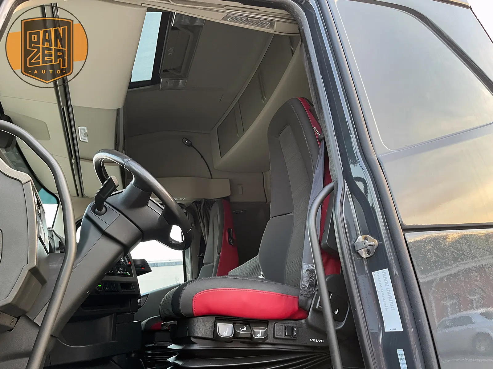 Тягач Volvo FH 500 6x4, 2018 год, подъемная ось, из Германии - фото-детальных 3