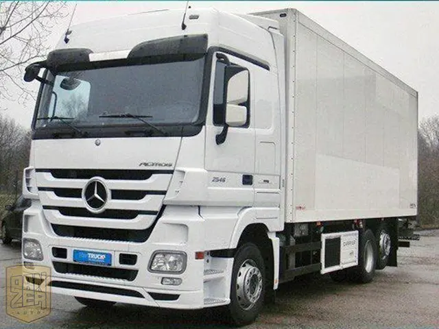 Mercedes-Benz Actros 2546L MegaSpace, рефрижератор 48м3 с установкой Carrier Supra 850U, г/п 16т, гидролифт 2т - фото