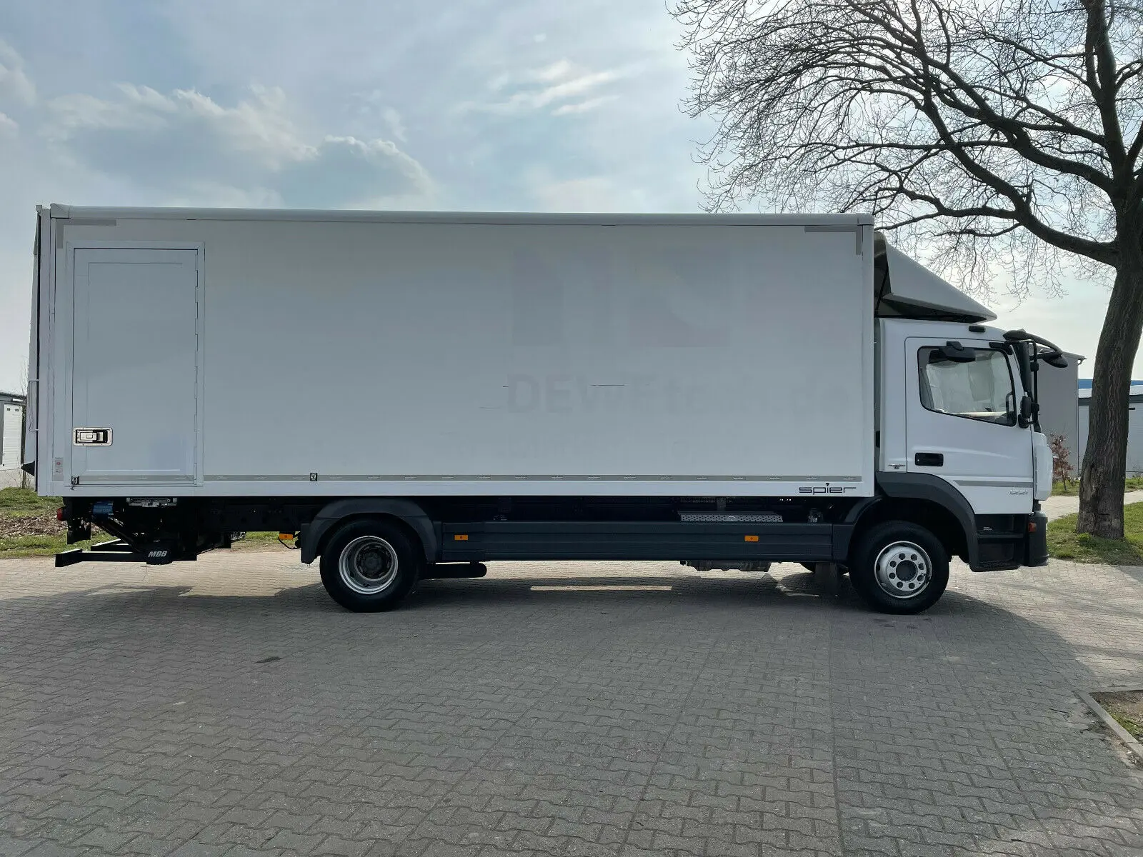 Фургон Mercedes Atego 1221 L, 2015 год, боковая дверь, 18 палет, гидролифт, без пробега по РФ - фото 11