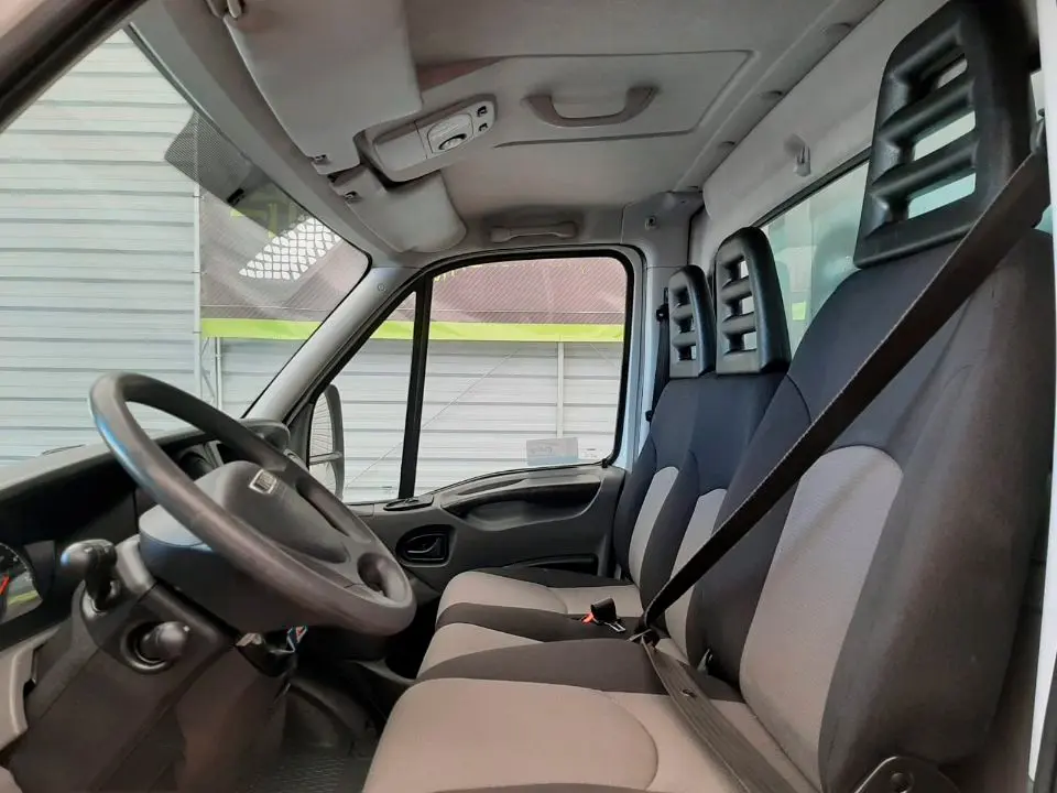 Рефрижератор Iveco Daily 35C13, спарка, автомат, 13 кубов, гидроборт, полная масса 3500 кг, без пробега по РФ - фото 3