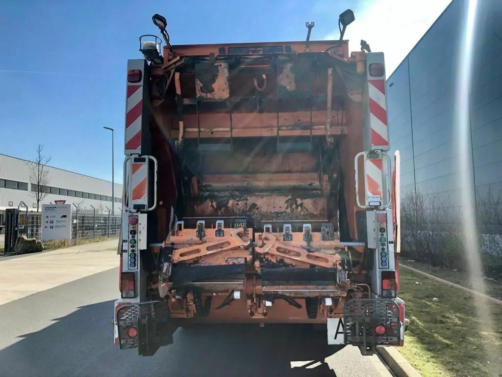 Мусоровоз Zoeller на шасси Mercedes-Benz Actros 2536, 2012 год - фото 2