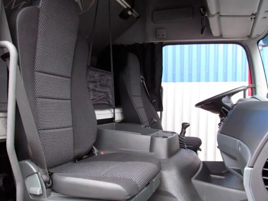 Mercedes Atego 1224 L, 2013 г, штора-борт, ворота, 2 спальника - фото 3