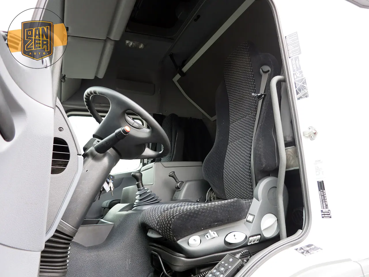 Mercedes Atego 1224L, 02/2013г, штора 50 м3, гидролифт, 2 спальника - фото 3