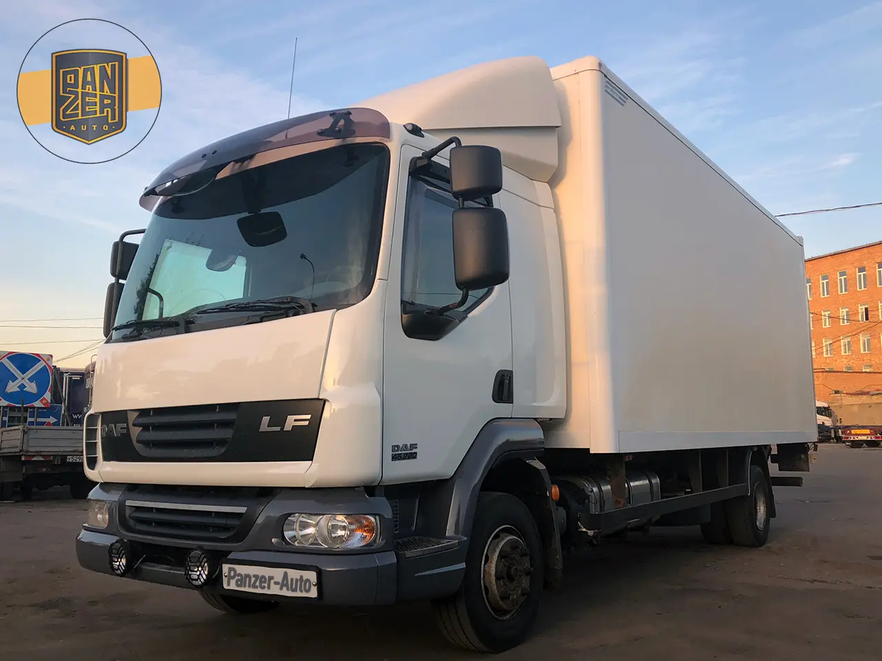 DAF LF 45.220, фургон 38м3, гидролифт, 2007 г, грузоподъемность 6500 кг - фото