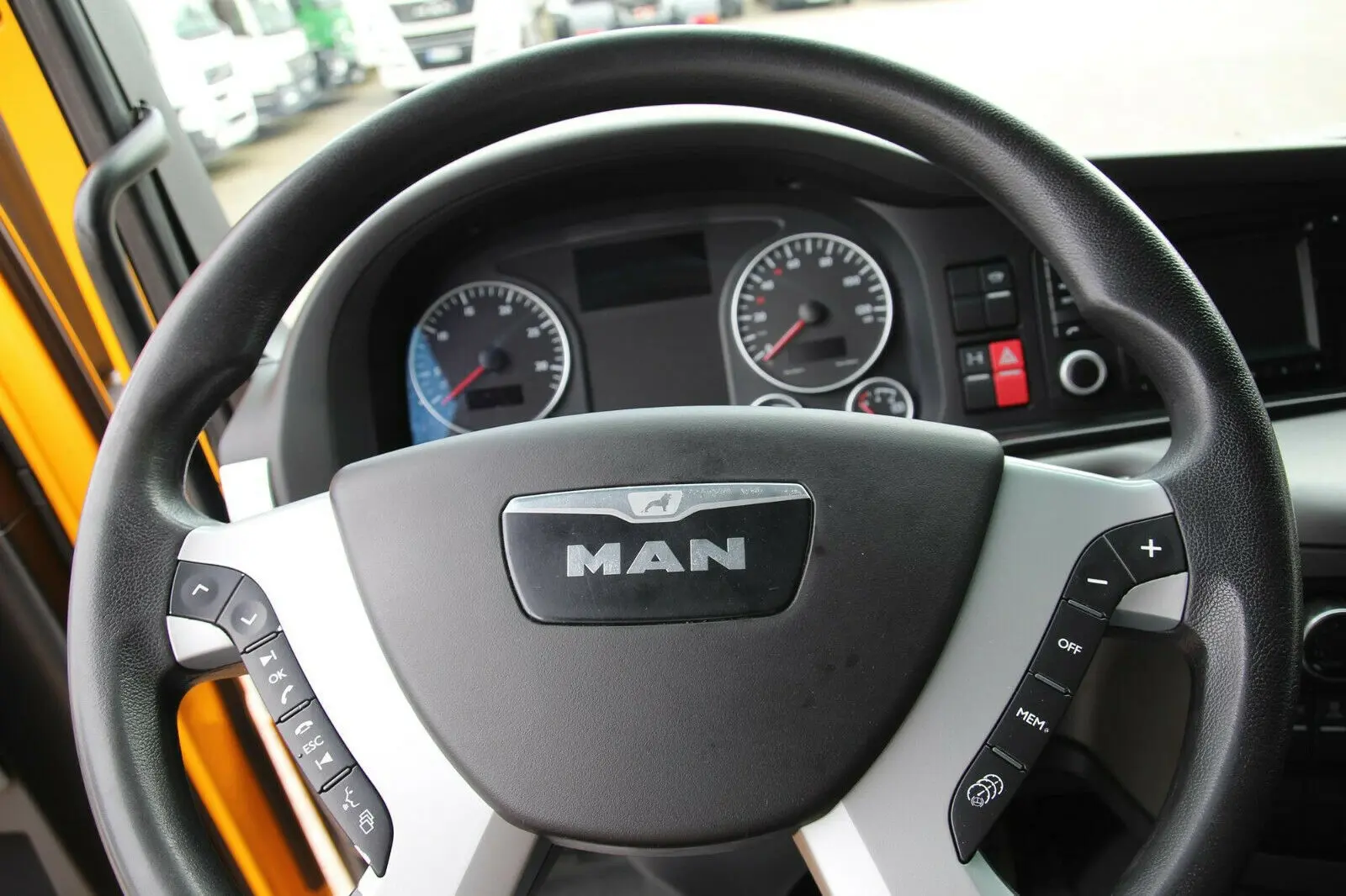 MAN TGX 26.440 штора 60 кубов, 2015 г, все виды загрузки, 20 палет, без пробега по РФ - фото 4