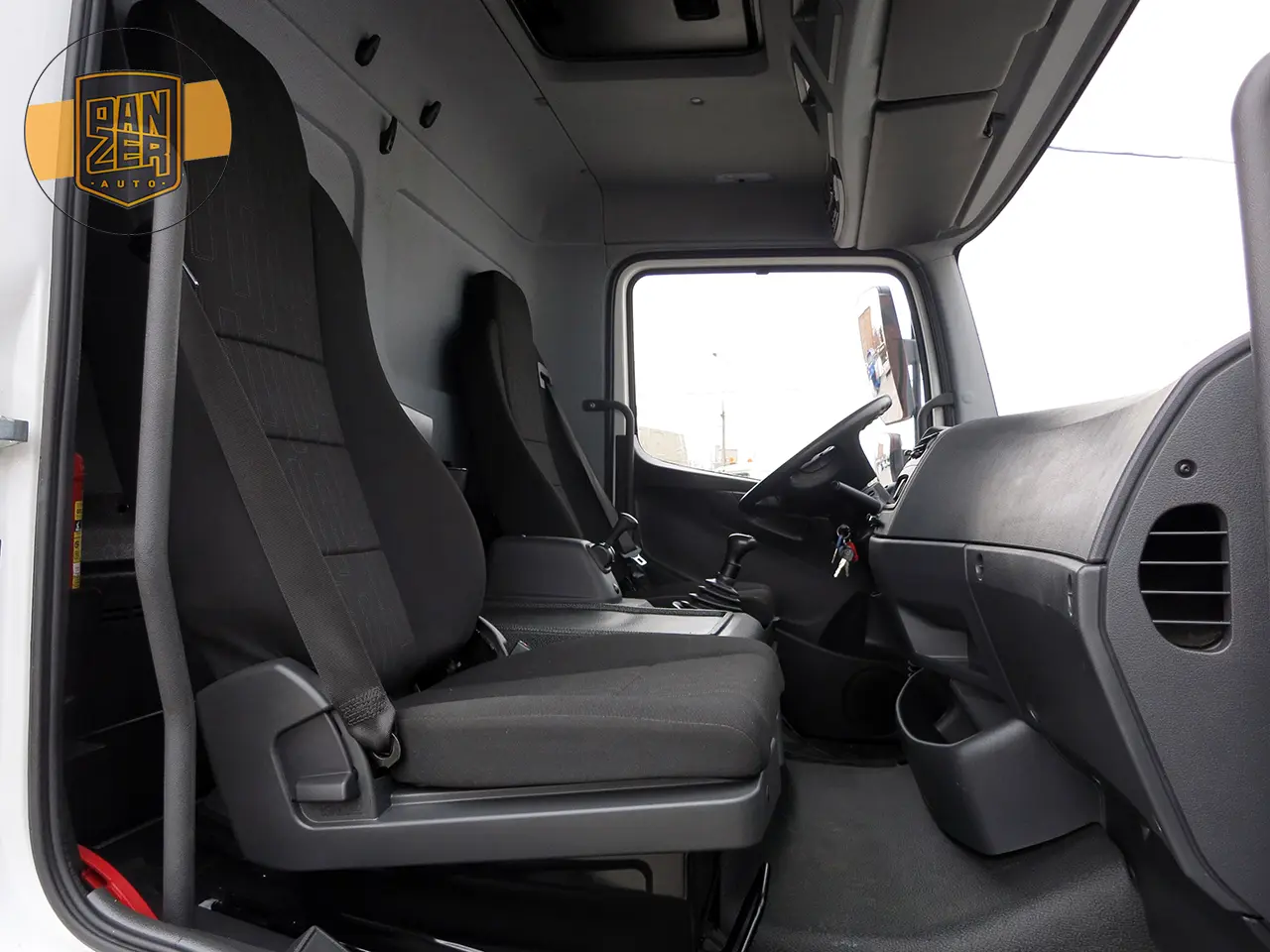 Mercedes Atego 1218L, 2017 г, шторно-бортовой 45 м3, гидролифт - фото 14