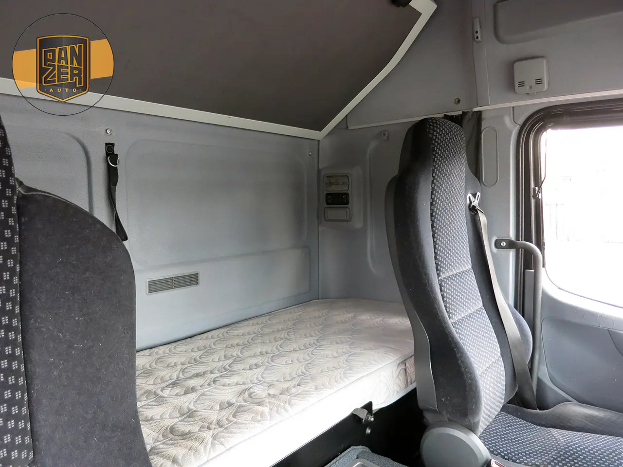 Mercedes Atego 822 L, 12/2013г, пятитонник, штора 40 м3 с гидролифтом, 2 спальника - фото 14